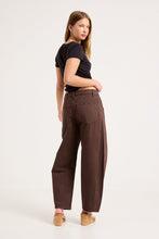 Load image into Gallery viewer, Arc Barrel Trade Jean - Chocolate