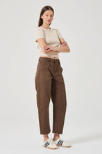 Load image into Gallery viewer, Gigi Barrel Trade Jean - Nutmeg