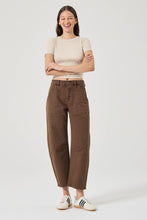 Load image into Gallery viewer, Gigi Barrel Trade Jean - Nutmeg