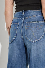 Load image into Gallery viewer, Gigi Barrel Jean - Paris Texas Turn Up