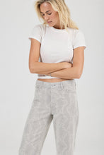Load image into Gallery viewer, 90's Boyfriend Jean - Python