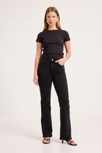 Load image into Gallery viewer, Midtown Boocut Jean - Noir