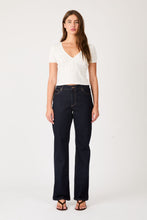 Load image into Gallery viewer, Meg Straight Jeans - Super Rinse