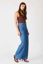 Load image into Gallery viewer, Sailor Wide Leg Jeans Long - Ashley Blue
