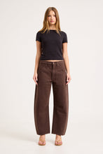 Load image into Gallery viewer, Arc Barrel Trade Jean  - Chocolate
