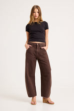 Load image into Gallery viewer, Arc Barrel Trade Jean  - Chocolate

