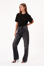 Load image into Gallery viewer, 90s Relaxed - Worn Black
