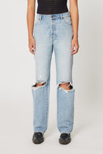 Load image into Gallery viewer, 90s Relaxed - Cali Worn
