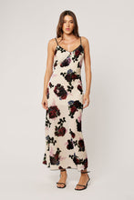 Load image into Gallery viewer, Margaux Slip Velvet
