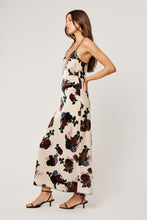 Load image into Gallery viewer, Margaux Slip Velvet
