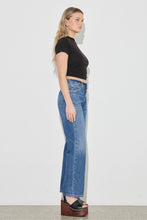 Load image into Gallery viewer, 90's Boyfriend Jean - Paris Texas
