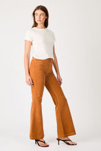 Load image into Gallery viewer, Eastcoast Flare Corduroy Pants - Caramel
