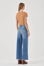 Load image into Gallery viewer, Daisy Lace Tee - Caramel
