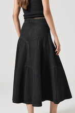 Load image into Gallery viewer, Liv Chevron Skirt - Black Sand
