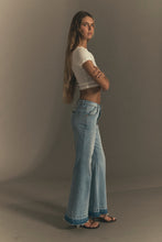 Load image into Gallery viewer, Eastcoast Flare Jean - Bowery Blue
