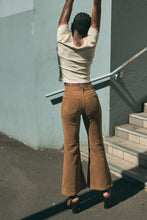 Load image into Gallery viewer, Eastcoast Flare Deco Jean - Caramel Cord
