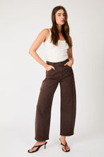 Load image into Gallery viewer, Gigi Barrel Jeans - Chocolate
