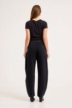 Load image into Gallery viewer, Arc Barrel Jean - Mercer Black
