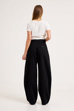 Load image into Gallery viewer, Balloon Barrel Jean - Noir
