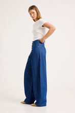 Load image into Gallery viewer, Balloon Barrel Jean - Nolita Rinse
