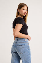 Load image into Gallery viewer, 90's Boyfriend Jean - Surrender
