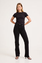 Load image into Gallery viewer, Midtown Boocut Jean - Noir
