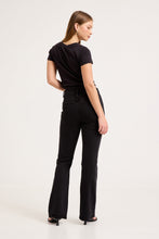 Load image into Gallery viewer, Midtown Boocut Jean - Noir
