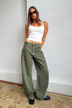 Load image into Gallery viewer, Arc Barrel Jean Long - Military
