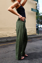 Load image into Gallery viewer, Arc Barrel Jean Long - Military
